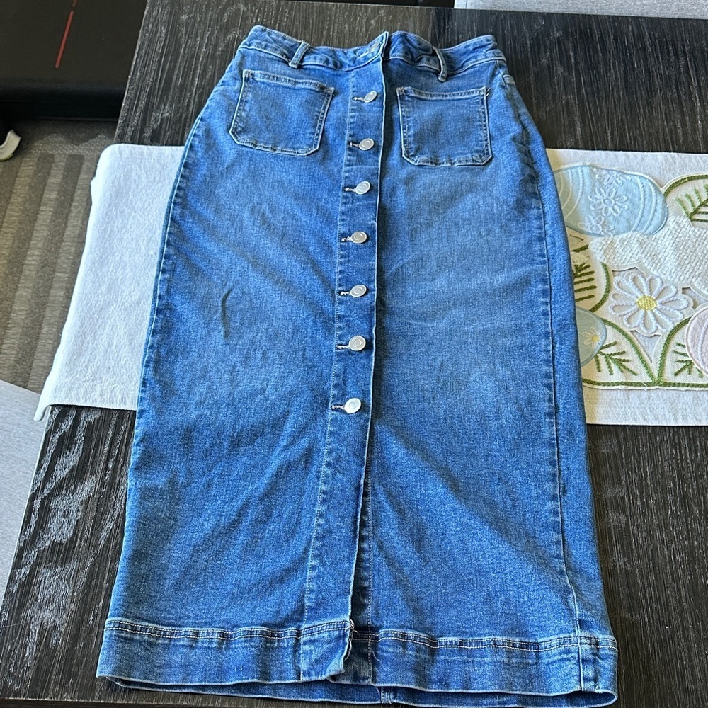 Bagatelle Collection Button Front A-Line Midi Length Denim Jean Skirt, Size 8 - Picture 3 of 13